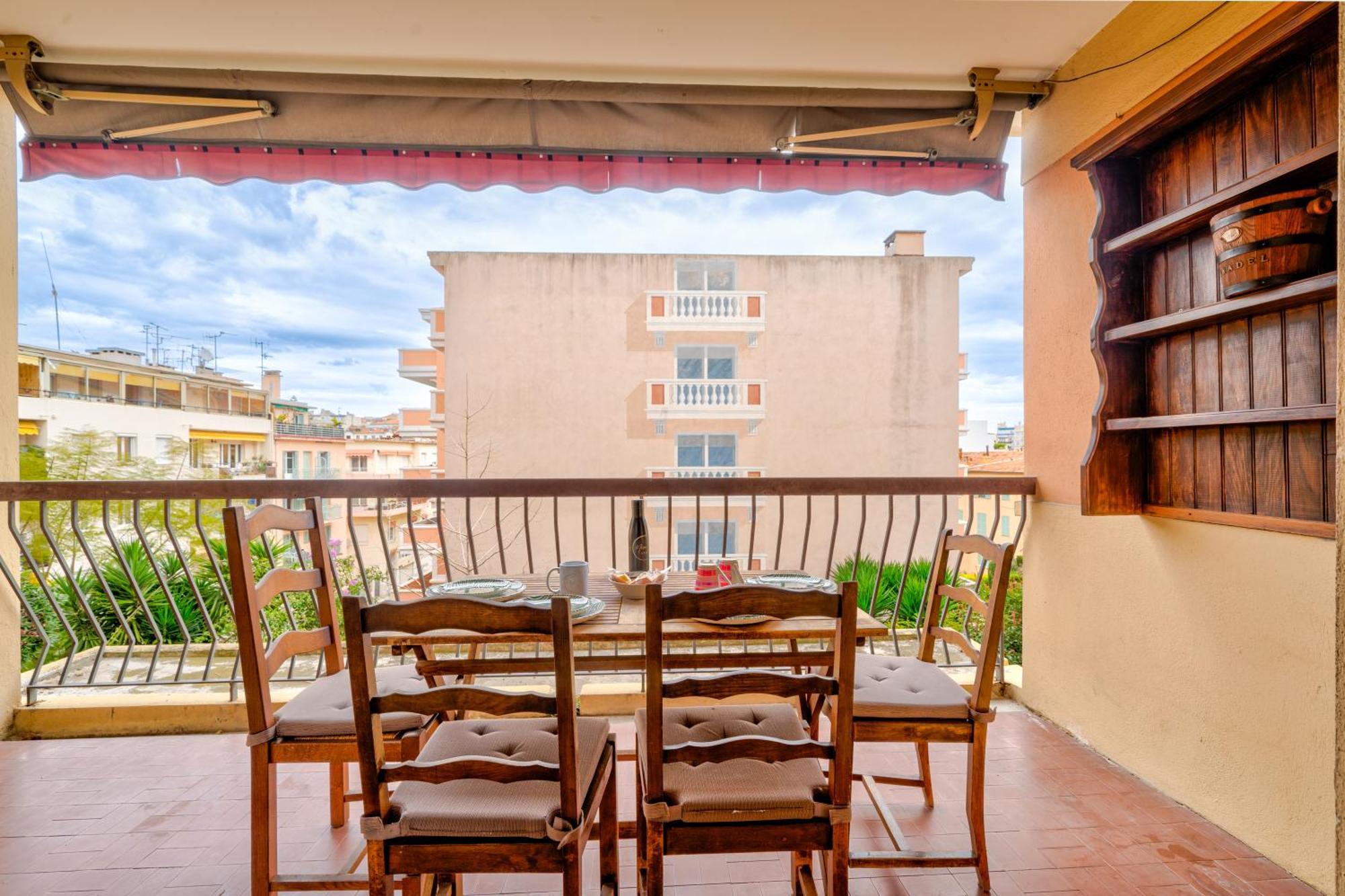 Apartment Grand 3 Pieces Calme - - Garage Nizza